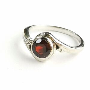 Sterling silver garnet gemstone ring size 8